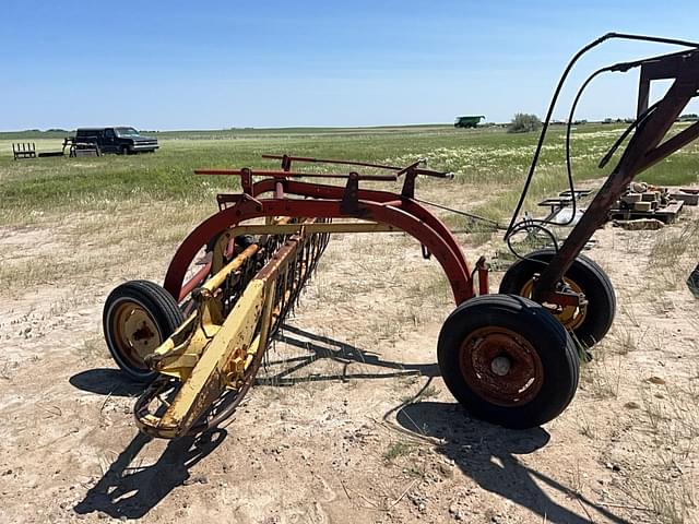 Image of New Holland 258 equipment image 3
