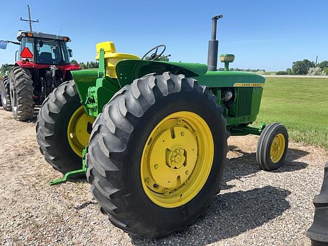 Image of John Deere 4010 equipment image 3