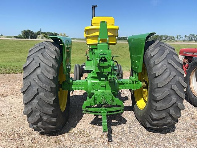 Image of John Deere 4010 equipment image 2