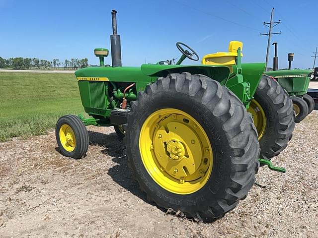 Image of John Deere 4010 equipment image 1