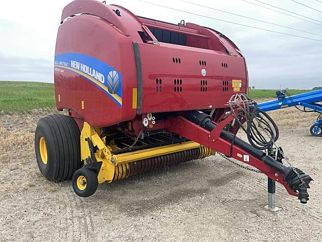 Image of New Holland RB560 equipment image 2