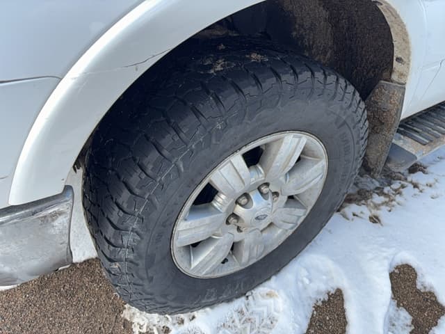 Image of Ford F-150 equipment image 2