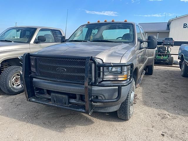 Image of Ford F-350 equipment image 1