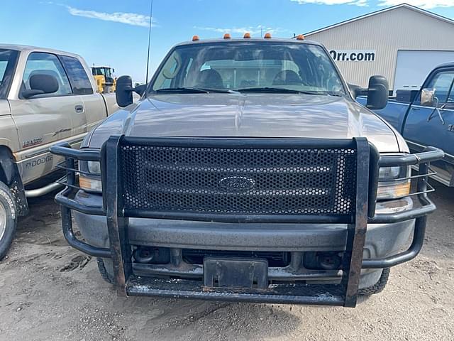 Image of Ford F-350 equipment image 2