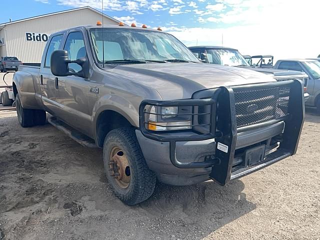 Image of Ford F-350 equipment image 3