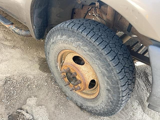 Image of Ford F-350 equipment image 4