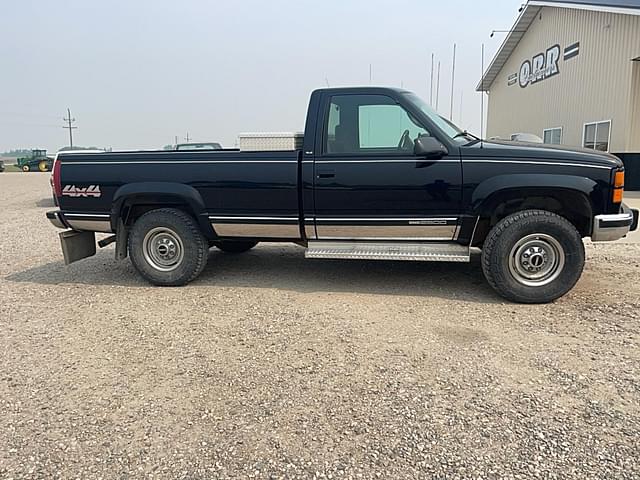 Image of GMC 2500HD equipment image 3