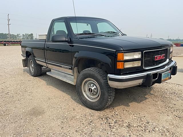 Image of GMC 2500HD equipment image 2