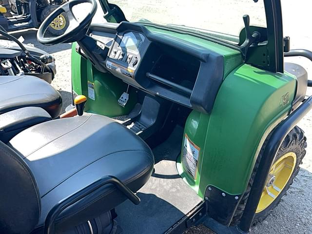 Image of John Deere Gator XUV 825i equipment image 4