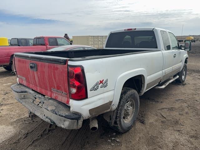 Image of Chevrolet 2500HD equipment image 3