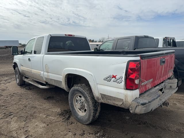 Image of Chevrolet 2500HD equipment image 1