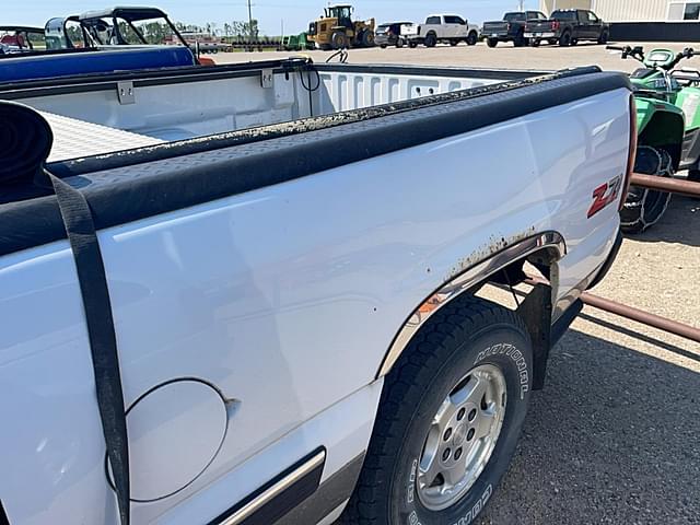 Image of Chevrolet 1500 equipment image 3