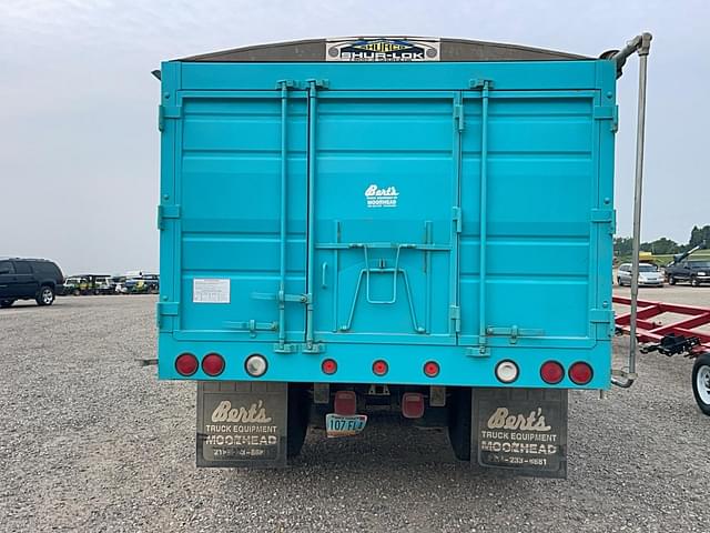 Image of Chevrolet C7500 equipment image 4