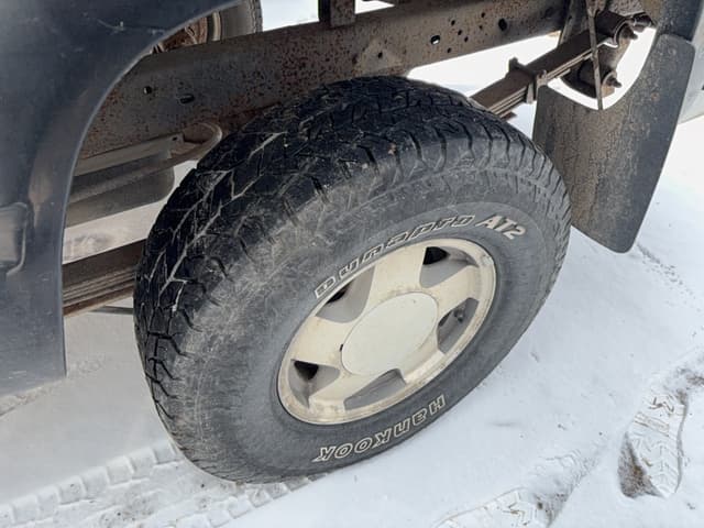 Image of Chevrolet 2500 equipment image 3