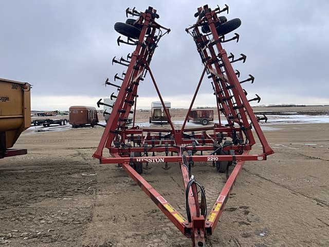 Image of Hesston 2210 equipment image 2