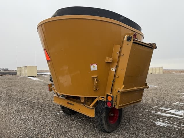 Image of Haybuster CMF-430 equipment image 1