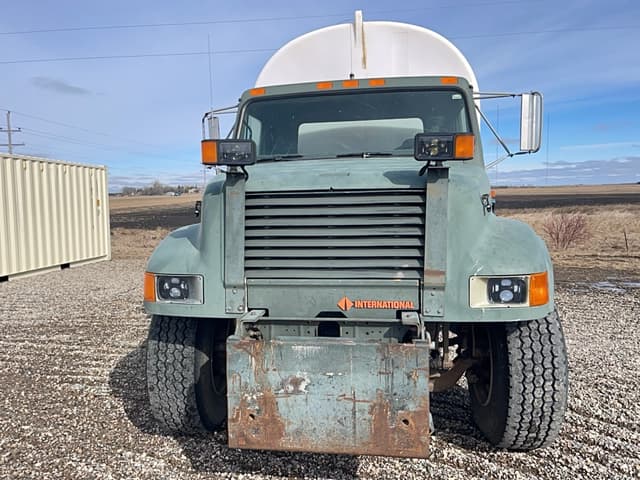 Image of International 4900 equipment image 1