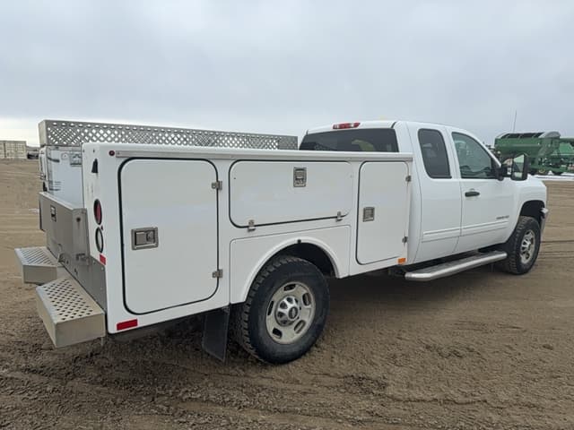 Image of Chevrolet 2500 equipment image 3