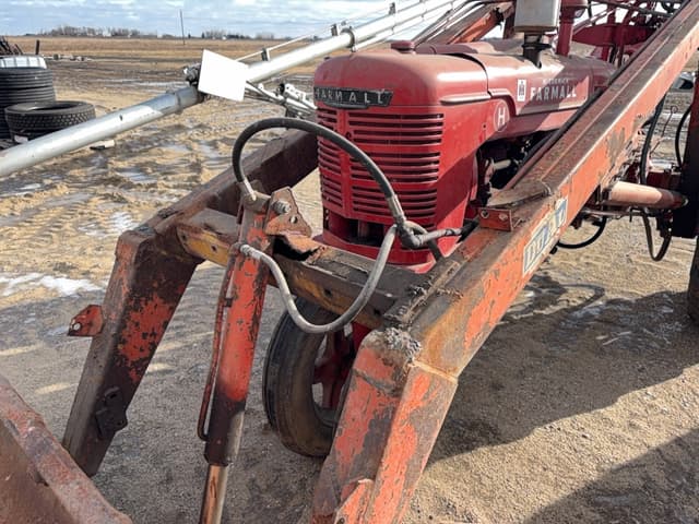 Image of Farmall H equipment image 2