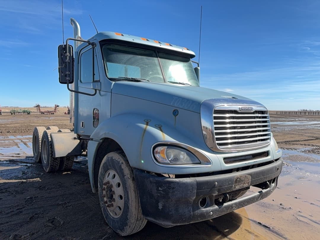 Image of Freightliner Columbia Primary image