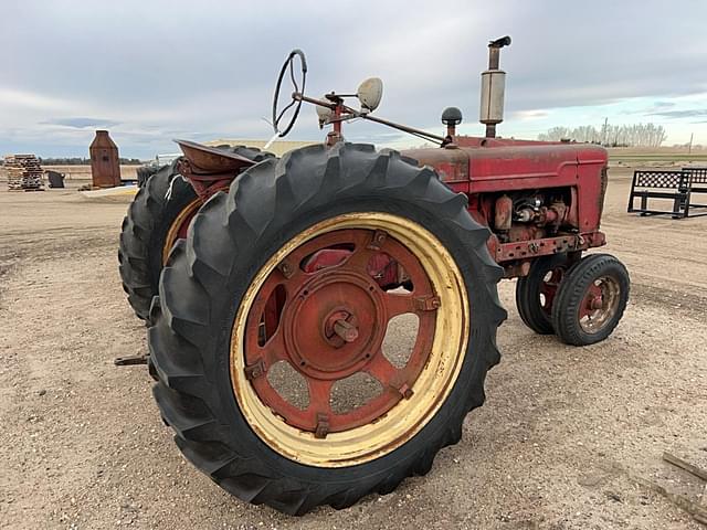 Image of Farmall H equipment image 2