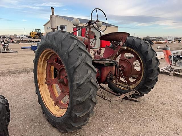 Image of Farmall H equipment image 1