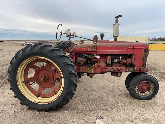Image of Farmall H equipment image 3