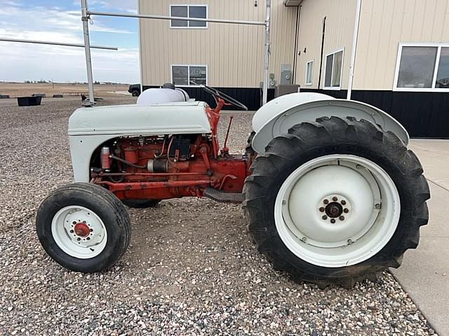 Image of Ford 8N equipment image 1
