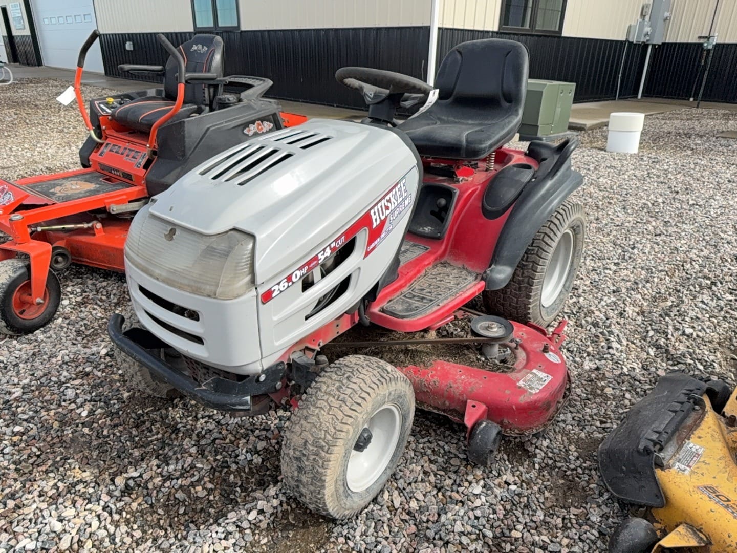 Huskee Supreme Equipment Image0