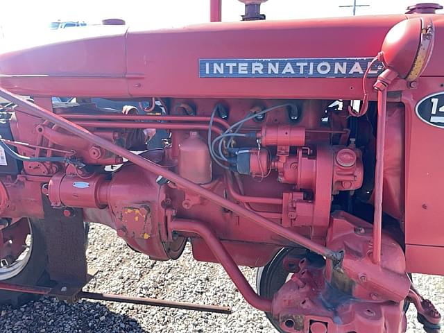 Image of International Harvester 140 equipment image 4
