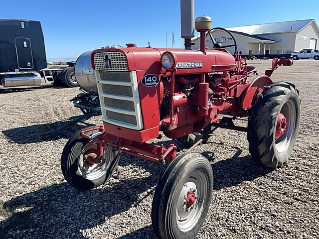 Image of International Harvester 140 equipment image 1