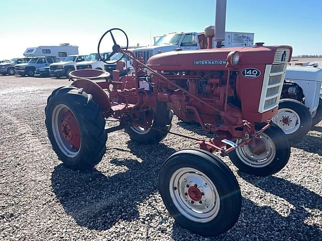 Image of International Harvester 140 equipment image 2