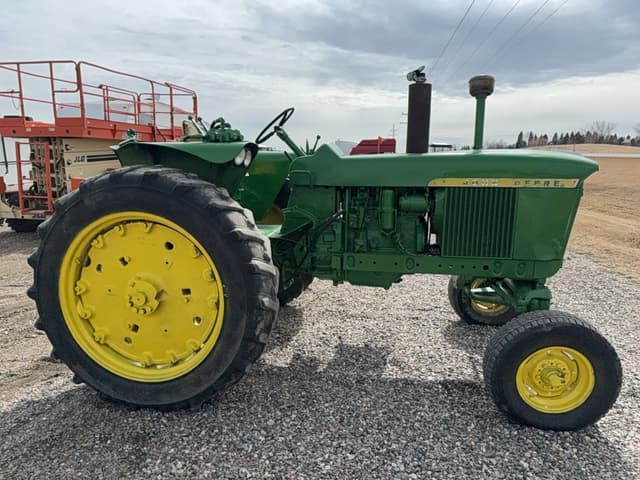 Image of John Deere 3010 equipment image 4