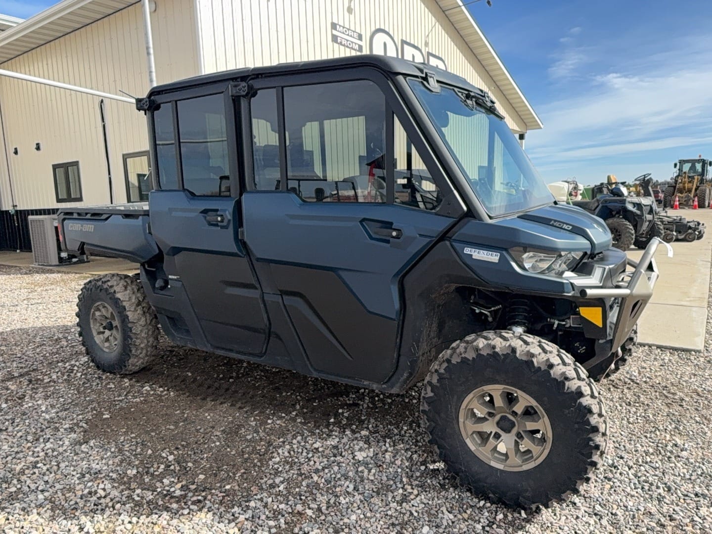 2025 Can-Am Defender HD10 Equipment Image0