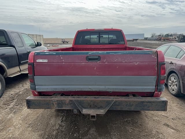 Image of Dodge Ram 2500 equipment image 2