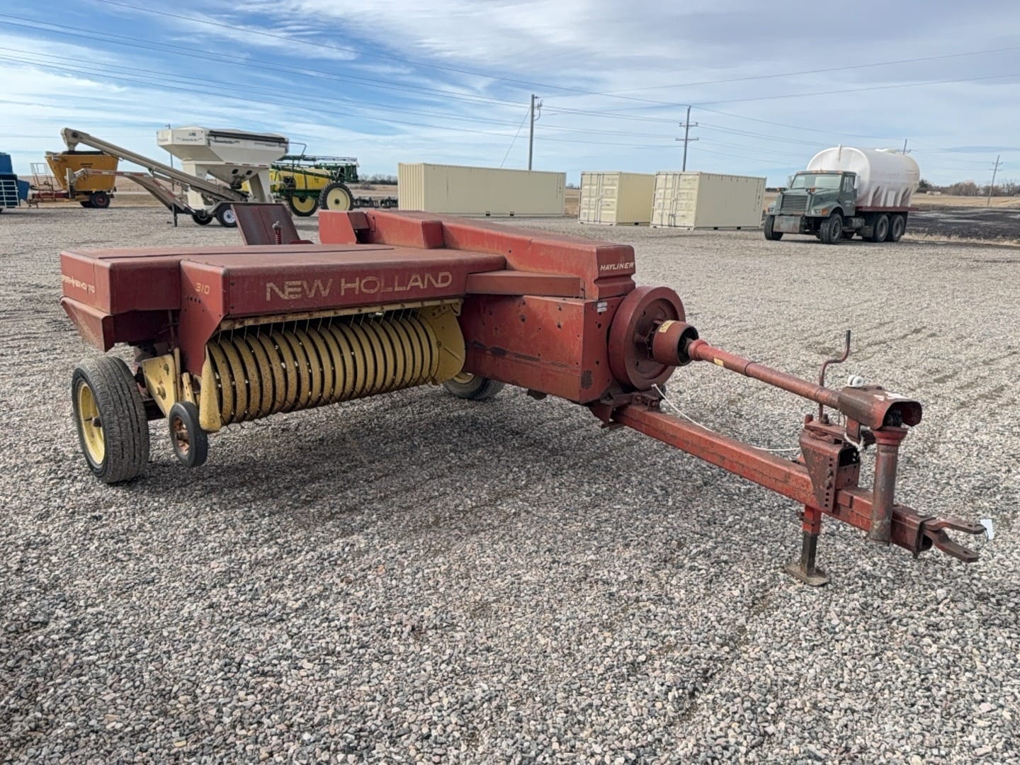 New Holland 310 Equipment Image0