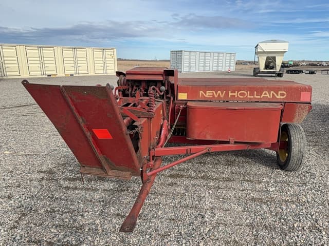 Image of New Holland 310 equipment image 3