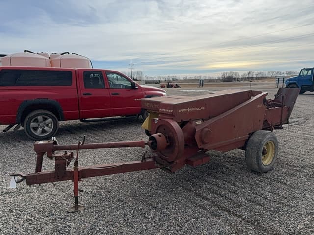 Image of New Holland 310 equipment image 4