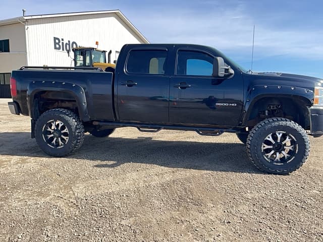 Image of Chevrolet 3500HD equipment image 3