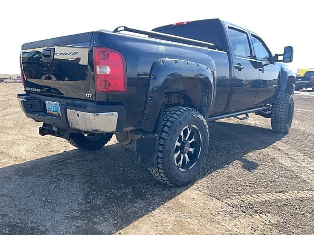 Image of Chevrolet 3500HD equipment image 4