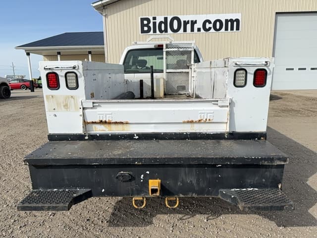 Image of Ford F-350 equipment image 3