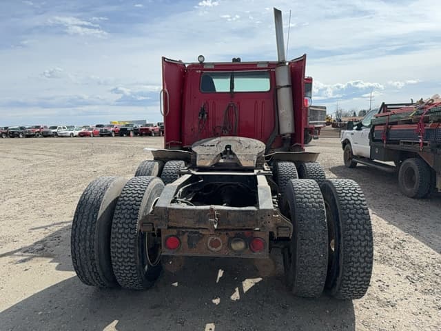 Image of International 8300 equipment image 2