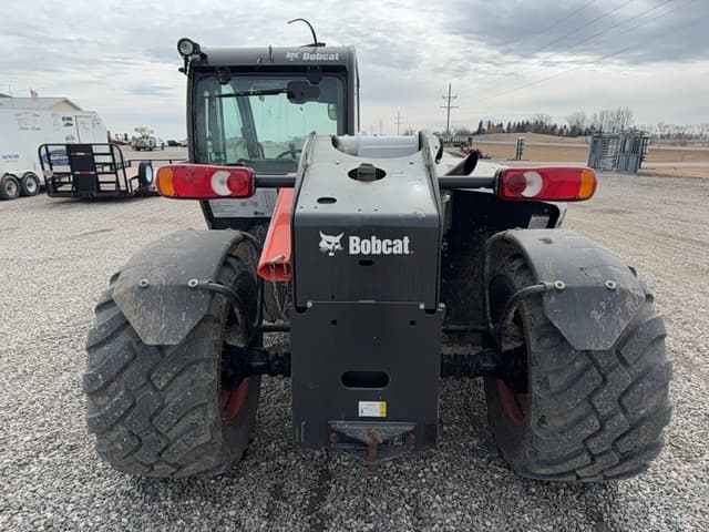 Image of Bobcat V519 equipment image 2