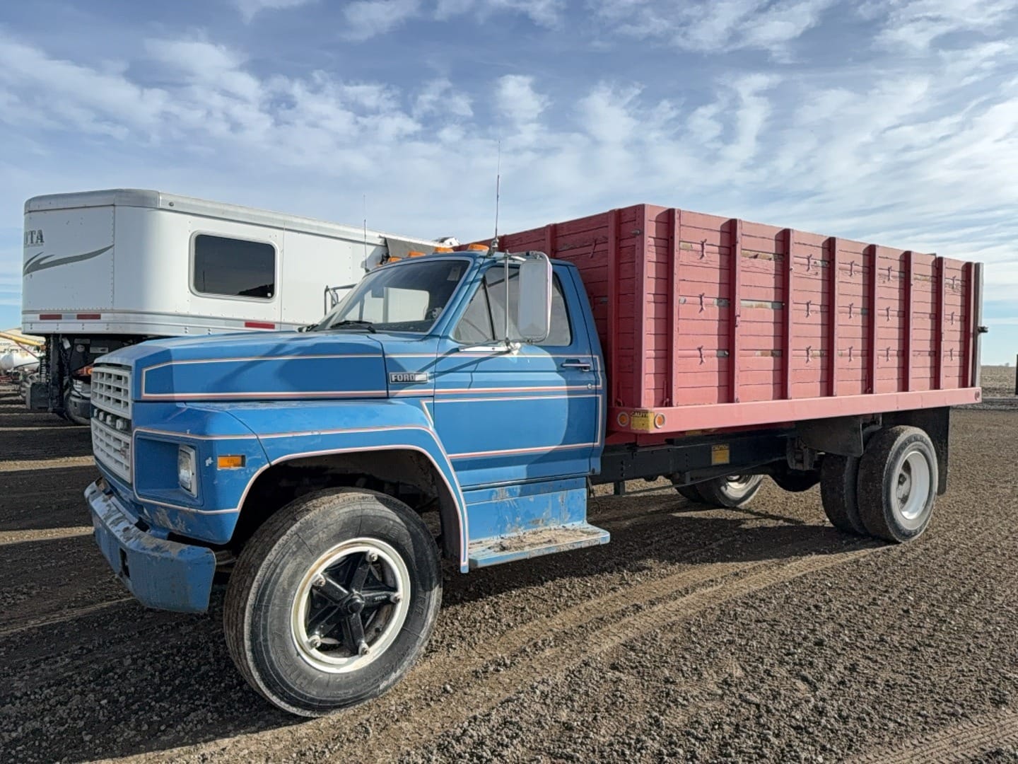 Ford F-600 Equipment Image0