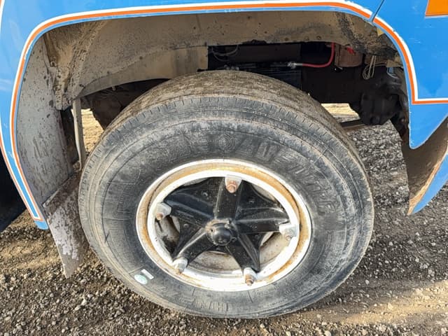 Image of Ford F-600 equipment image 4