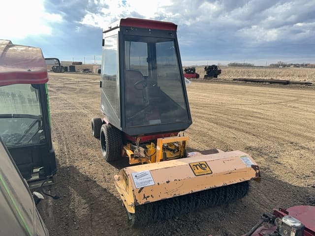 Image of Toro Groundsmaster 223-D equipment image 4