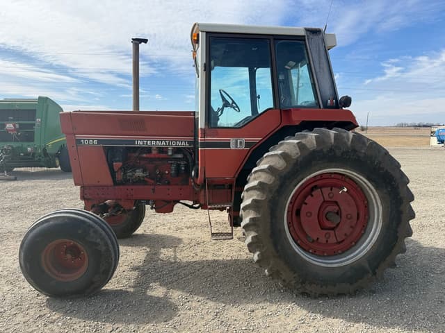 Image of International Harvester 1086 equipment image 1