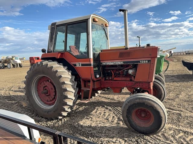 Image of International Harvester 1086 equipment image 4