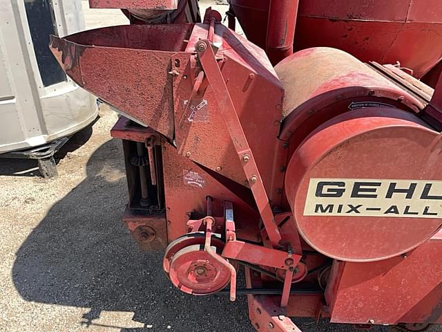 Image of Gehl 95 equipment image 3