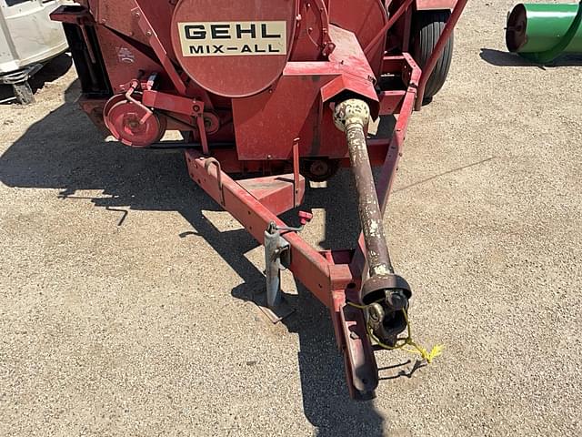Image of Gehl 95 equipment image 2